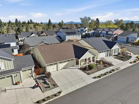 View/Area - 1227 NE Hoover Loop, Bend, OR 97701 photo 2 of 5