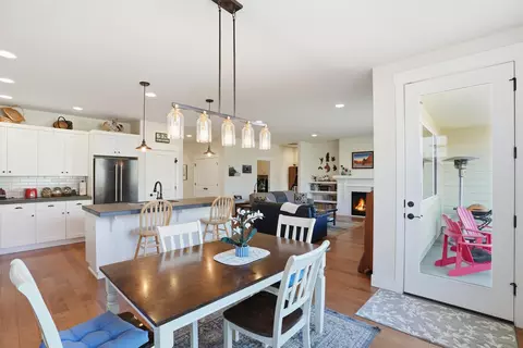 Dining - 1227 NE Hoover Loop, Bend, OR 97701 photo 2 of 2