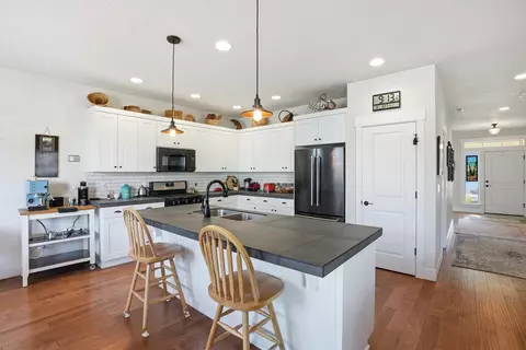 Kitchen - 1227 NE Hoover Loop, Bend, OR 97701 photo 4 of 4
