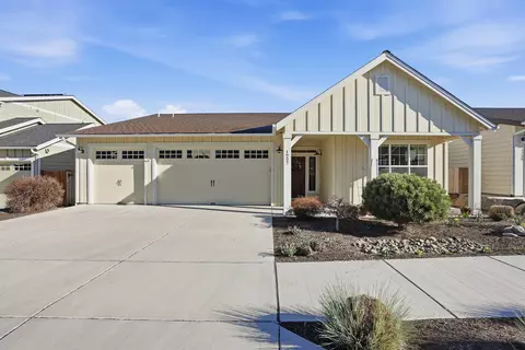 Exterior - 1227 NE Hoover Loop, Bend, OR 97701 photo 3 of 8
