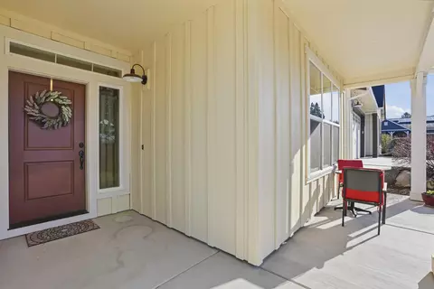 Exterior - 1227 NE Hoover Loop, Bend, OR 97701 photo 4 of 8