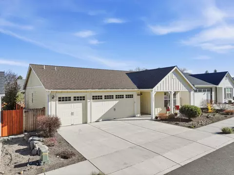 1227 NE Hoover Loop, Bend, OR 97701