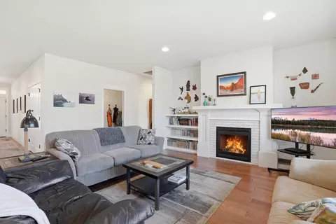 Living - 1227 NE Hoover Loop, Bend, OR 97701 photo 2 of 4