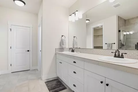 Bath - 1227 NE Hoover Loop, Bend, OR 97701 photo 1 of 3