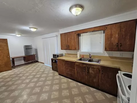 Kitchen - 51473 Hemlock Rd, La Pine, OR 97739 photo 1 of 2