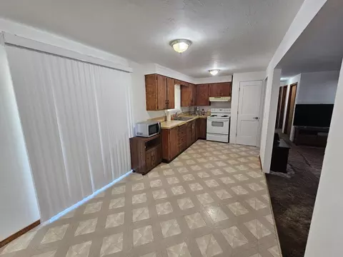 Kitchen - 51473 Hemlock Rd, La Pine, OR 97739 photo 2 of 2