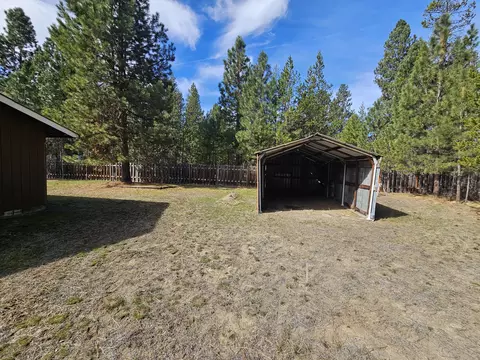 Exterior - 51473 Hemlock Rd, La Pine, OR 97739 photo 6 of 8