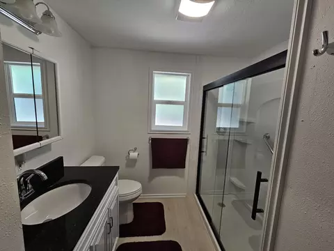 Bath - 51473 Hemlock Rd, La Pine, OR 97739 photo 1 of 2