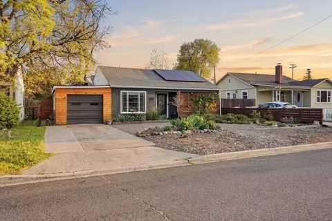 917 Grant Ave, Medford, OR 97501