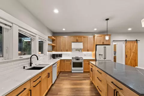 Kitchen - 17008 Sharp Dr, Bend, OR 97707 photo 5 of 7