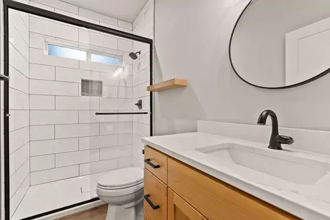 Bath - 17008 Sharp Dr, Bend, OR 97707 photo 4 of 8