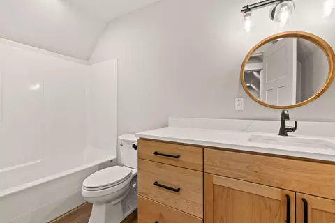 Bath - 17008 Sharp Dr, Bend, OR 97707 photo 6 of 8
