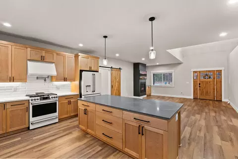 Kitchen - 17008 Sharp Dr, Bend, OR 97707 photo 6 of 7