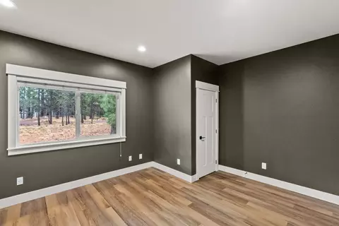 Bedroom - 17008 Sharp Dr, Bend, OR 97707 photo 2 of 3