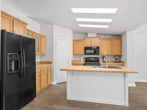 Kitchen - 15531 Green Wing Loop, Keno, OR 97627 photo 2 of 2
