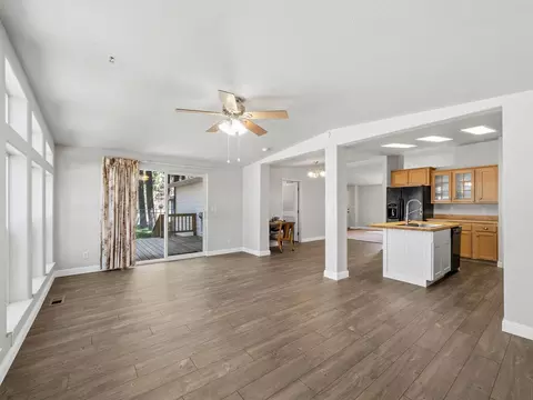 Living - 15531 Green Wing Loop, Keno, OR 97627 photo 3 of 6