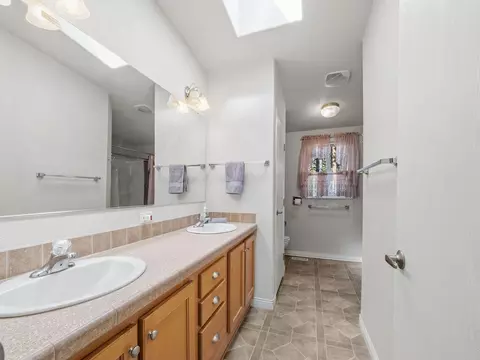 Bath - 15531 Green Wing Loop, Keno, OR 97627 photo 1 of 4