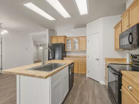 Kitchen - 15531 Green Wing Loop, Keno, OR 97627 photo 1 of 2