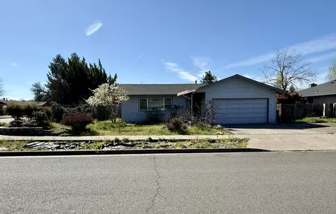 2084 Temple Dr, Medford, OR 97504
