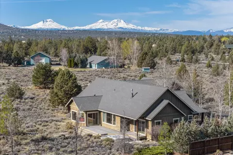 6720 NW Larch Dr, Redmond, OR 97756