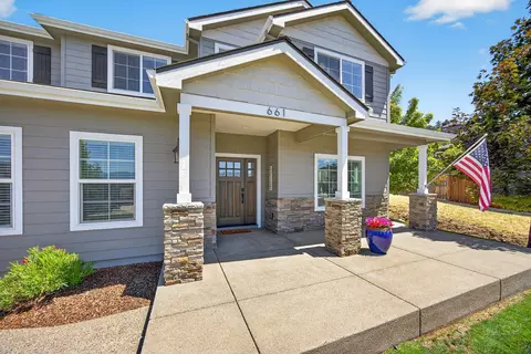 661 Forest Ridge Dr, Medford, OR 97504