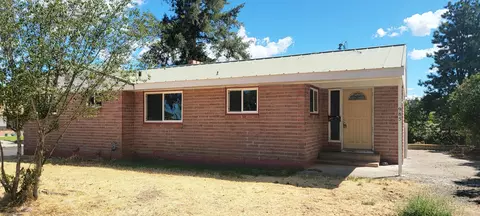 985 NE Crest Dr, Prineville, OR 97754