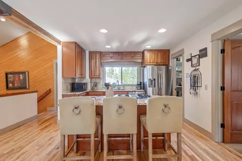Kitchen - 17822 Big Leaf Ln, Sunriver, OR 97707 photo 1 of 4