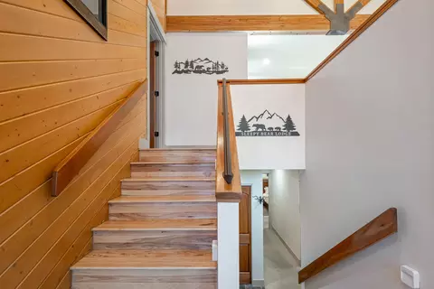 Entry Way - 17822 Big Leaf Ln, Sunriver, OR 97707 photo 2 of 3