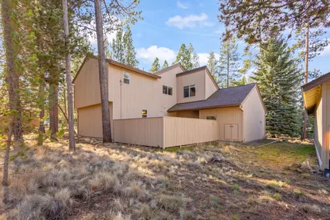Exterior - 17822 Big Leaf Ln, Sunriver, OR 97707 photo 4 of 11