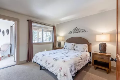 Bedroom - 17822 Big Leaf Ln, Sunriver, OR 97707 photo 3 of 8