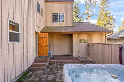 Exterior - 17822 Big Leaf Ln, Sunriver, OR 97707 photo 3 of 11
