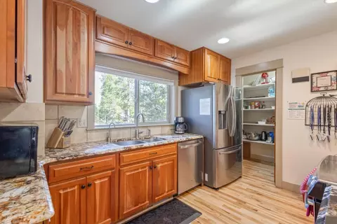 Kitchen - 17822 Big Leaf Ln, Sunriver, OR 97707 photo 2 of 4