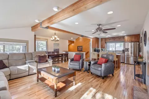 17822 Big Leaf Ln, Sunriver, OR 97707