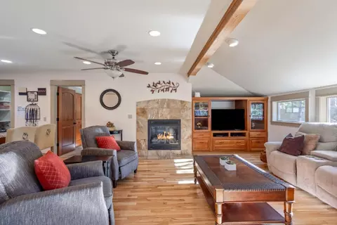 Living - 17822 Big Leaf Ln, Sunriver, OR 97707 photo 3 of 5