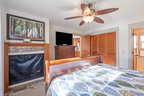Bedroom - 17822 Big Leaf Ln, Sunriver, OR 97707 photo 2 of 8