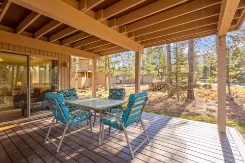 Exterior - 17822 Big Leaf Ln, Sunriver, OR 97707 photo 5 of 11