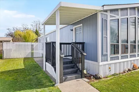 633 E Archwood UNIT 86, Eagle Point, OR 97524 photo 3