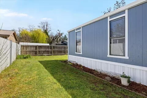633 E Archwood UNIT 86, Eagle Point, OR 97524 photo 21