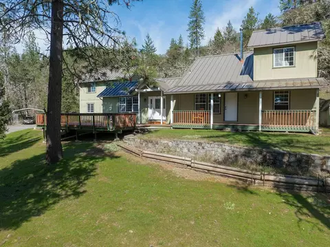 300 Colonial Dr, Grants Pass, OR 97526