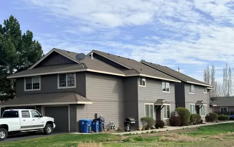 2904 SW Juniper Ave, Redmond, OR 97756
