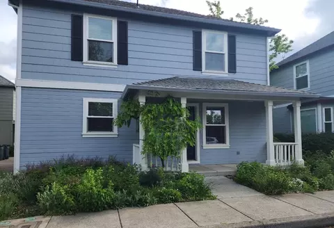 827 Blackberry Ln, Ashland, OR 97520