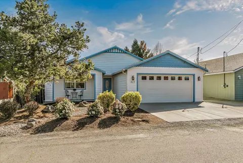 317 Jeanette Ave, Medford, OR 97501