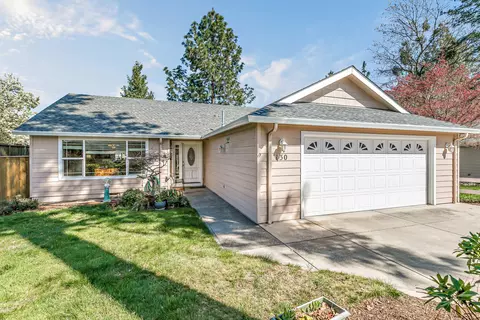 130 Rhonda Ln, Phoenix, OR 97535