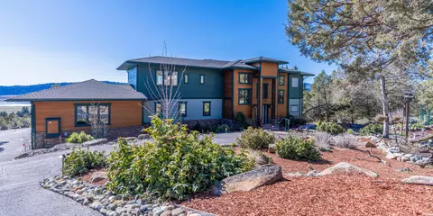 4728 Coopers Hawk Rd, Klamath Falls, OR 97601