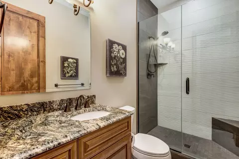 Bath - 3363 NW Starview Dr, Bend, OR 97703 photo 5 of 5