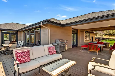 Exterior - 3363 NW Starview Dr, Bend, OR 97703 photo 5 of 12