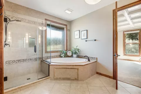 Bath - 3363 NW Starview Dr, Bend, OR 97703 photo 2 of 5
