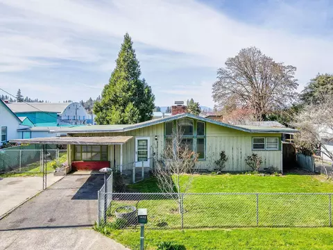 1512 Clara Ave, Grants Pass, OR 97527