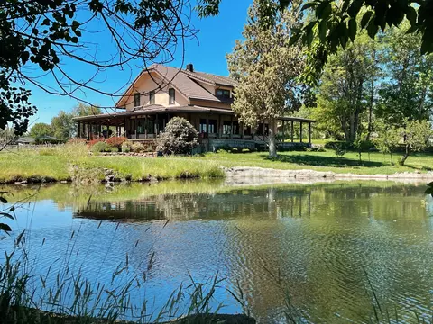 61900 Anker Ln, Bend, OR 97702