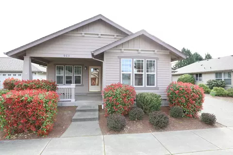903 Schaefers Ln, Grants Pass, OR 97526
